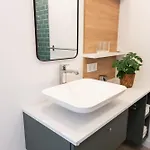 Moderne Neue Zum Wohlfuehlen Im Boardinghouse Bed & Butter דירה