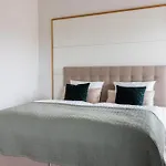 Moderne Neue Zum Wohlfuehlen Im Boardinghouse Bed & Butter דירה
